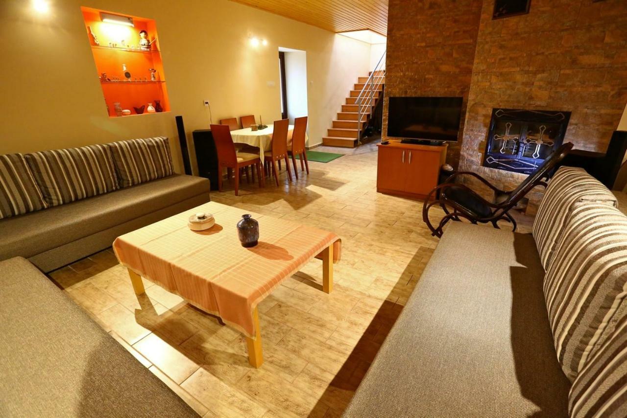 Tiszavirag Vendeghaz Villa Tiszabábolna Buitenkant foto
